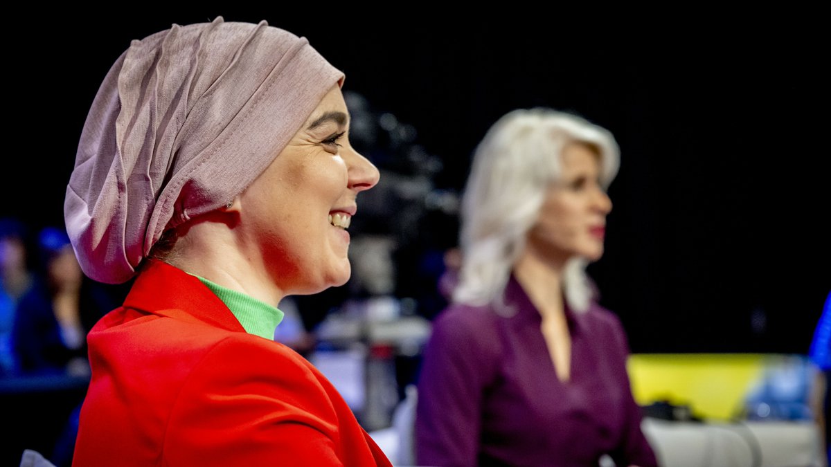 Opiniepanel's tweet photo. Redenen van mensen die mogelijk een voorkeurstem gaan uitbrengen om dat te doen:
🔹Meer vrouwen in de Tweede Kamer - 47%
🔹Iemand anders geschikter dan de lijsttrekker - 40%
🔹Voor meer diversiteit - 25%

Bekijk meer redenen➡️https://t.co/czTsClftIQ https://t.co/vLvxXCRVpF