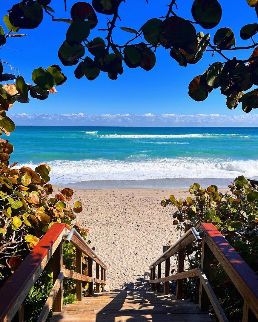 VISITFLORIDA's tweet photo. We're in love with this view. 🥰 RT if you are too. 💛 #VISITFLORIDA #LoveFL #Jupiter

📸IG: jupiterphotogirl_2.0 
📍: Jupiter https://t.co/su7CjpsDE5