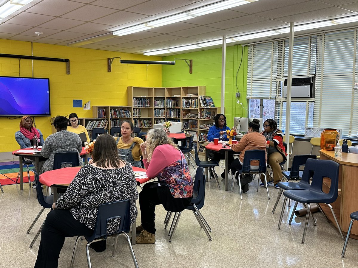 jjgerwig's tweet photo. Time with our school family! Turkey scavenger hunt and potluck! https://t.co/eufzqJfkWk
