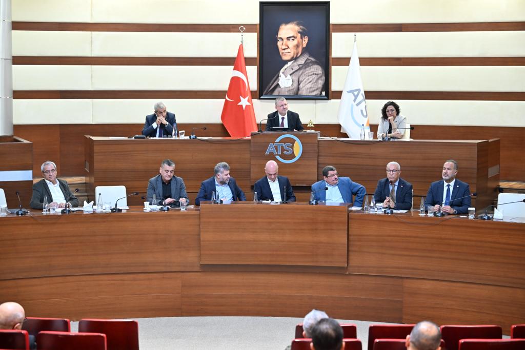 ahmetozturkant's tweet photo. Antalya Ticaret ve Sanayi Odası Kasım ayı olağan  Meclis Toplantımızı gerçekleştirdik. Kent ekonomisine ve sektörlerine katkı sağlayan her Meclis Üyemize teşekkür ediyorum. https://t.co/pOoF3vivzU