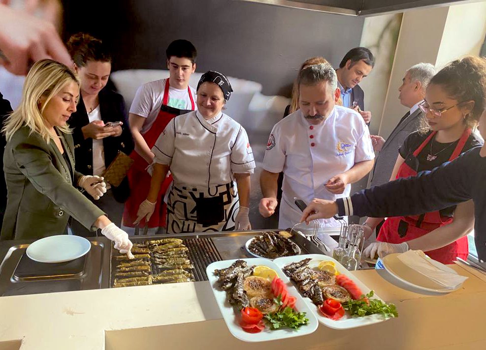 Çanakkale Kampüsümüzde, Çanakkale 18 Mart Üniversitesi akademisyenlerinin de desteği ile hayata geçecek olan; sanat, robotik-kodlama, gastronomi, ahşap atölyelerinden oluşan “Taş Akademi” Genel Müdürümüz Özlem Dağ ve Genel Müdür Yardımcılarımızın katılımıyla bugün açıldı. 🎊