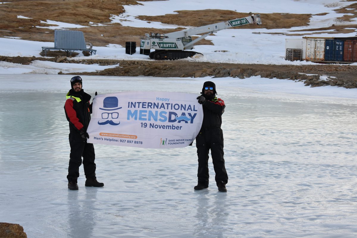 @RealSIFF Activists celebrate #InternationalMensDay in Antarctica at - 30°C.