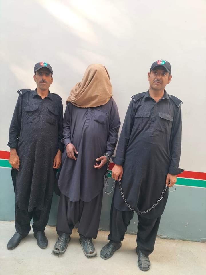 DCKohlu's tweet photo. ڈپٹی کمشنر کوہلو نقیب اللہ کاکڑ کے احکامات پر اسسٹنٹ کمشنر کوہلو جہانزیب نور شاہوانی، اسسٹنٹ کمشنر کاہان خسرودلاوری اور رسالدار میجرشیرمحمدمری نے اپنے متعین کردہ علاقوں میں مختلف مقدمات میں مطلوب مزید سات (۷) اشتہاری ملزمان 24 گھنٹوں میں گرفتار کرلیے۔
@naqeeb_khan99 https://t.co/Em93lhFuyH