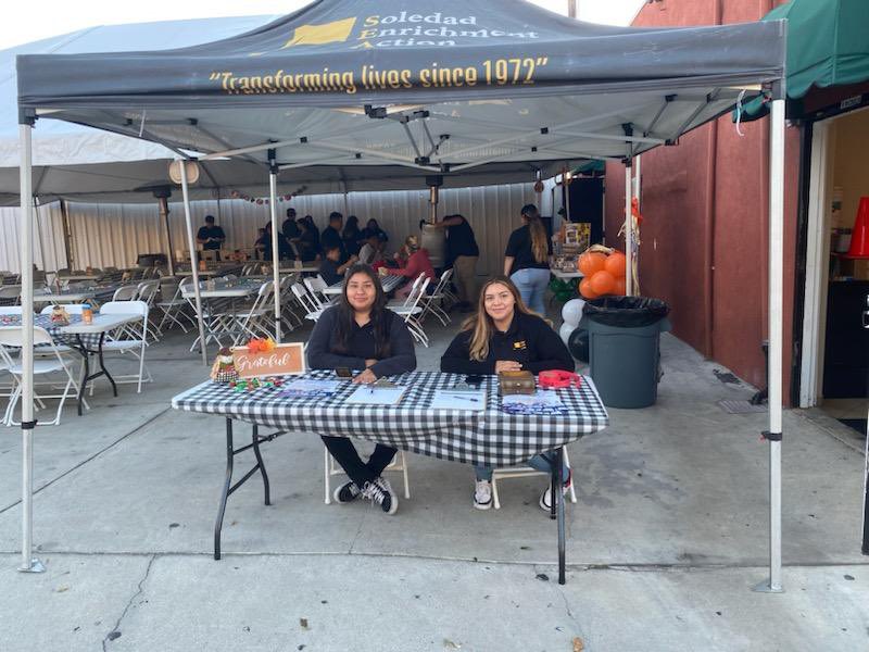 SEAinAction's tweet photo. Last Thursday, SEA GRYD Prevention hosted a Thanksgiving Family Night 🦃 Clients and their families were able to have an eventful night and enjoyed a thanksgiving meal provided by Served2Enjoy. 
#SEAinaction 
#SEAprograms https://t.co/fgYIRcwBMb