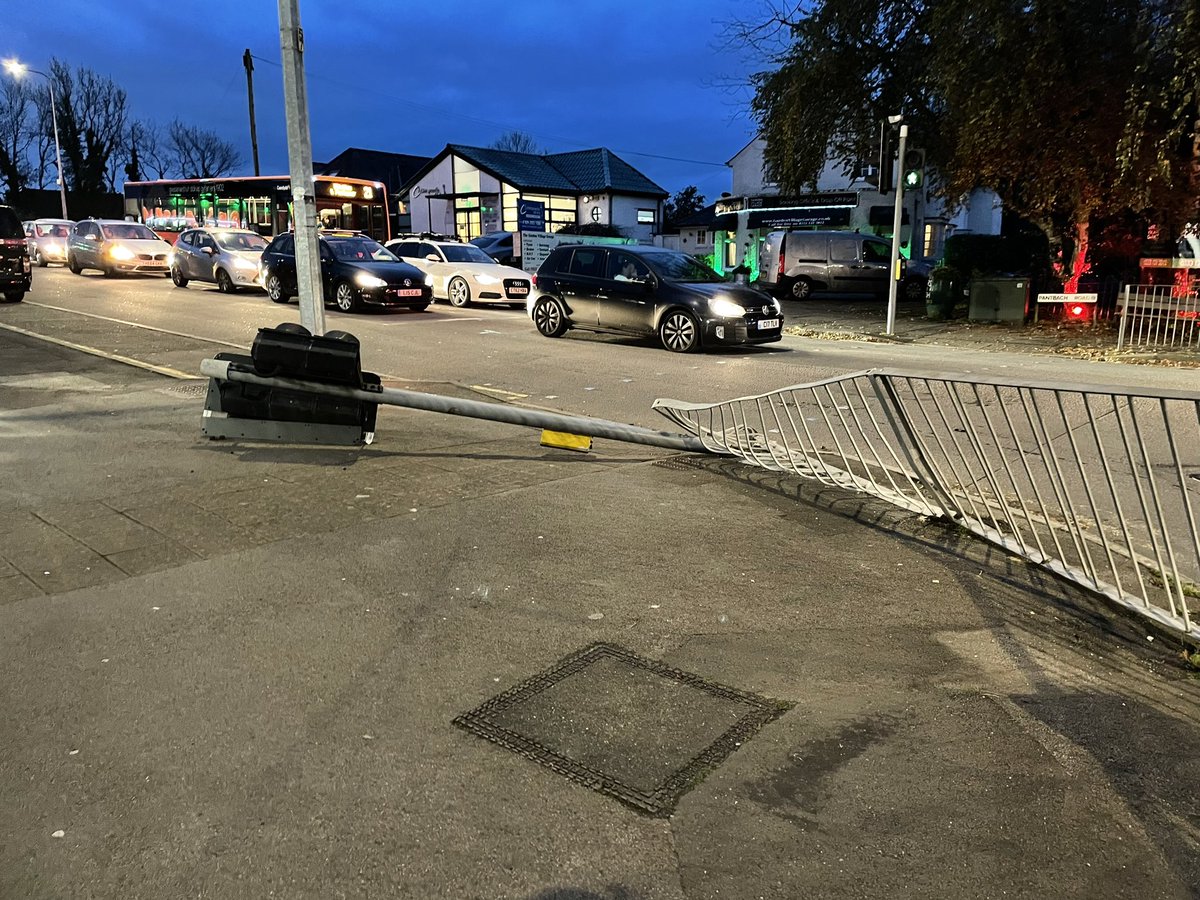 We have warned <a href="/cardiffcouncil/">Cardiff Council</a> that this would happen. Luckily no one injured! HGV’s are not suitable for this junction. When will this stop?!
<a href="/swpolice/">South Wales Police</a>
#rhiwbina #danger #collision