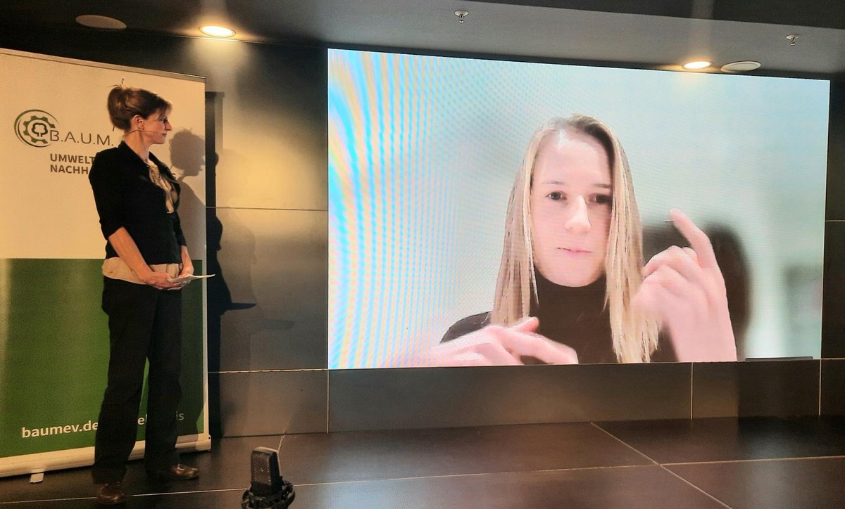 B.A.U.M. e.V. (@baumev) on Twitter photo Es geht nicht um #Klimaschutz, es geht ganz konkret um Menschenschutz - diese Geschichte müssen wir erzählen, sagt Prof. Dr. Maren Urner @PositiveMaren, Preisträgerin #BAUMPreis23 in der Kategorie #Wissenschaft. Präsentiert wurde sie von Prof. Dr. Maja Göpel <a href="/beyond_ideology/">Maja Goepel @beyond-ideology.bsky.social</a>. Es geht nicht um #Klimaschutz, es geht ganz konkret um Menschenschutz - diese Geschichte müssen wir erzählen, sagt Prof. Dr. Maren Urner @PositiveMaren, Preisträgerin #BAUMPreis23 in der Kategorie #Wissenschaft. Präsentiert wurde sie von Prof. Dr. Maja Göpel <a href="/beyond_ideology/">Maja Goepel @beyond-ideology.bsky.social</a>.