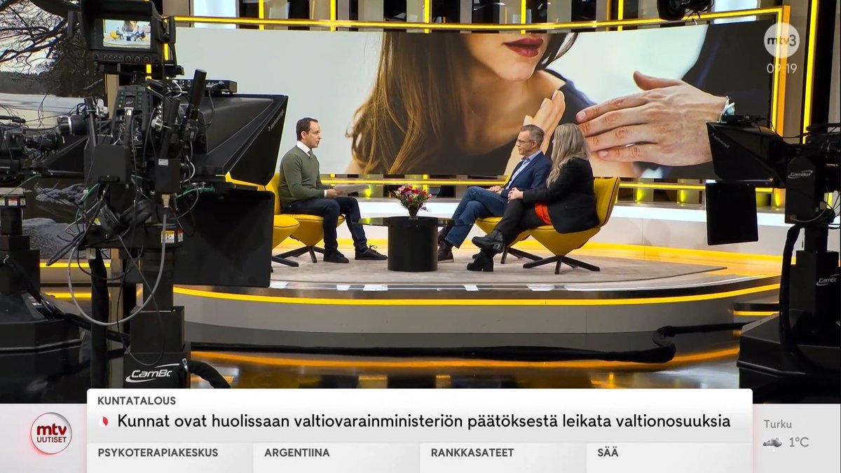 Julkaisimme <a href="/UNWomenSuomi/">UN Women Suomi</a> &amp; <a href="/Alehdet/">A-lehdet</a> Eeva.fi'n kanssa tutkimuksen, jonka mukaan 9/10 suomalaisnaisesta on kokenut häirintää. Kävimme <a href="/huomentasuomi/">Huomenta Suomi</a>'ssa keskustelemassa aiheesta <a href="/jessekamras/">Jesse Kamras</a>'in kanssa ilmiöstä.
mtv.fi/lyhyet/0379df3…