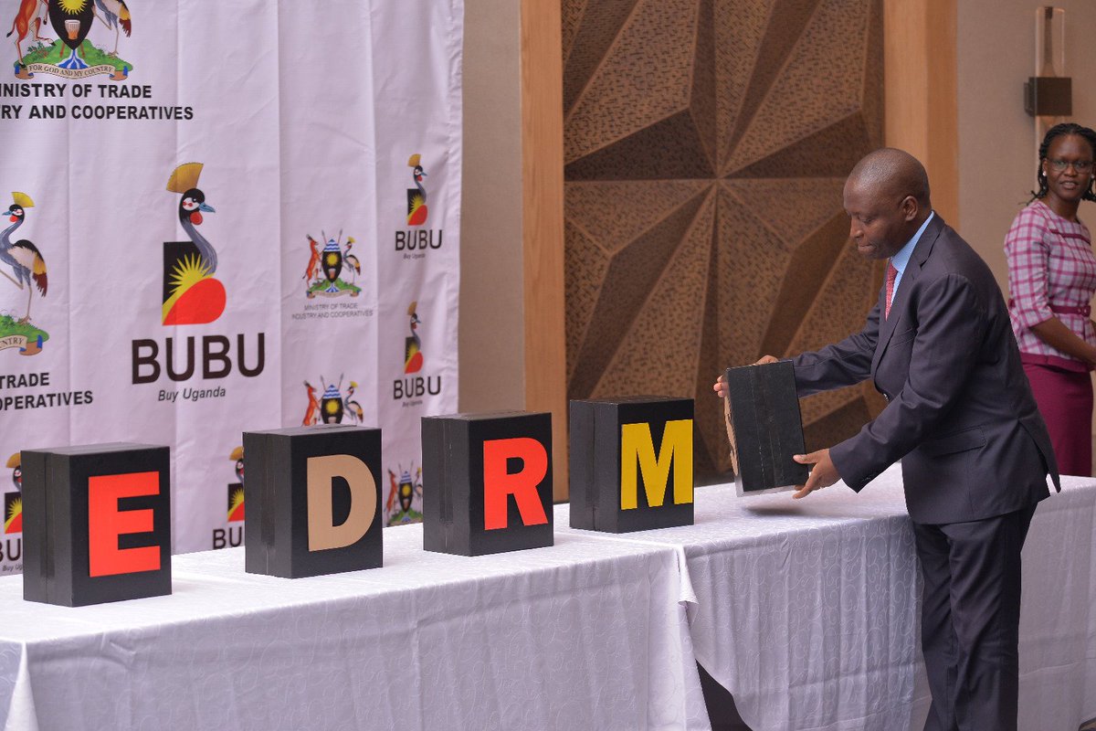 JohnOlupot3's tweet photo. Hon. @dbahati: I am very happy that our own ministry is taking a lead in automation & egovernment. Automation & egovernment help @GovUganda;
1. Increase efficiency & effectiveness
2. Fight corruption
3. Service delivery.
He was the Chief Guest.
#TradeUg @mtic_uganda @MoICT_Ug https://t.co/UTNtf3jQoJ