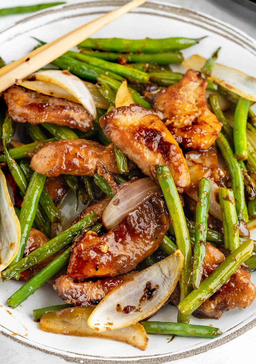 samartbrad's tweet photo. Cooked up a nice Panda Express inspired green bean chicken last night and turned out not too bad! Will be a #RepeatRecipe for sure. Have a great Thanksgiving week, everyone. What are you most excited about eating this week?! #GreenBeanChickenStirFry #Learn2Cook @CM320Class https://t.co/c0MatO5nLf