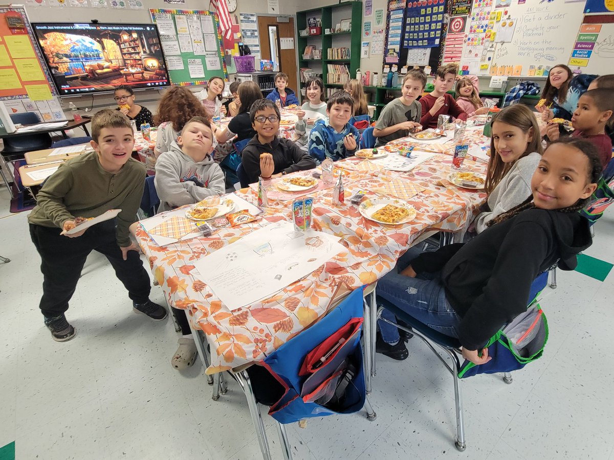 We surprised the kids with  Friendsgiving. Kids made a 'You Are Great' placemat for a classmate and presented it to him/her. There was a lot of laughing and many big smiles today. Happy Thanksgiving!  
Corner &amp; Drisdom Team