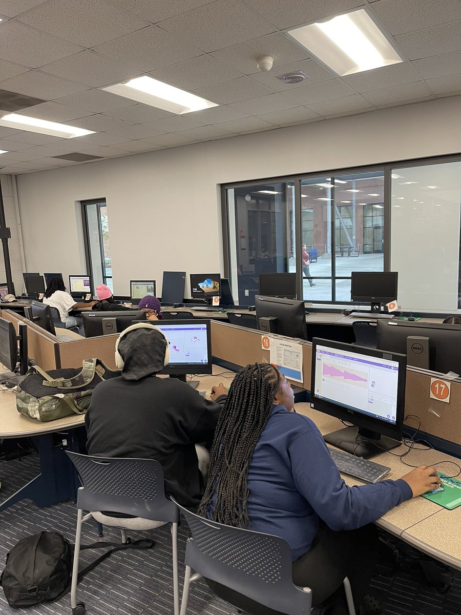 rnhmedia's tweet image. Thank you @BenedictEDU for helping @rnhmedia kick off #HourofCode! @RNECavaliers #futurecoders