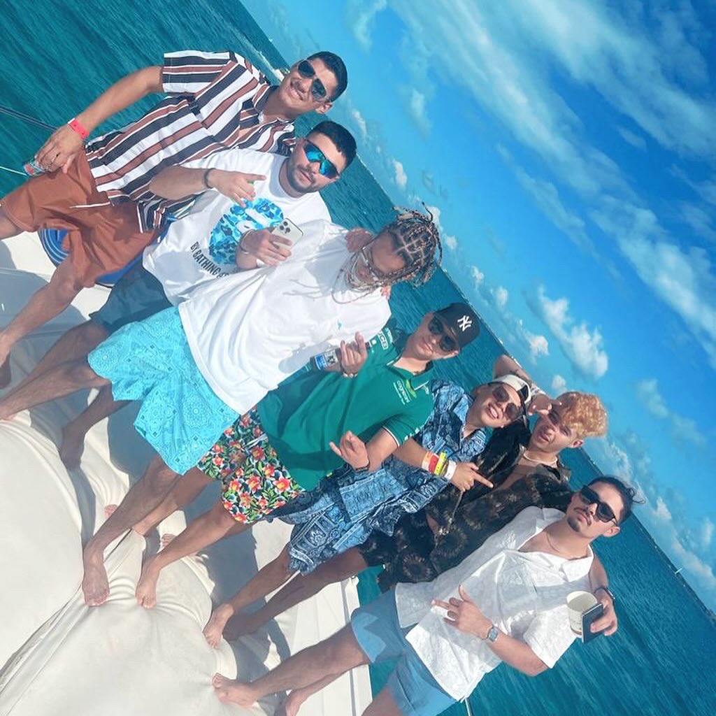 FlackxDanger's tweet photo. Vatos Locos que no encuentran en cualquier discografia… amantes de la moneda, enemigos del policia…! https://t.co/0jdFsyQikP