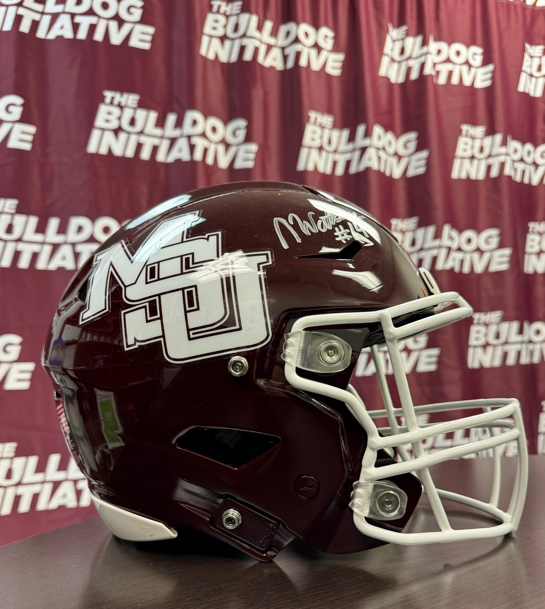 BulldogNIL's tweet photo. A couple of all-time MSU linebacker greats, Nathaniel Watson and Jett Johnson, have signed this interlocking MSU helmet. All contributors of $500 or more to our #WinningDrive campaign will have a chance to win - drawing tomorrow at noon! https://t.co/KeZL0hIZQ1