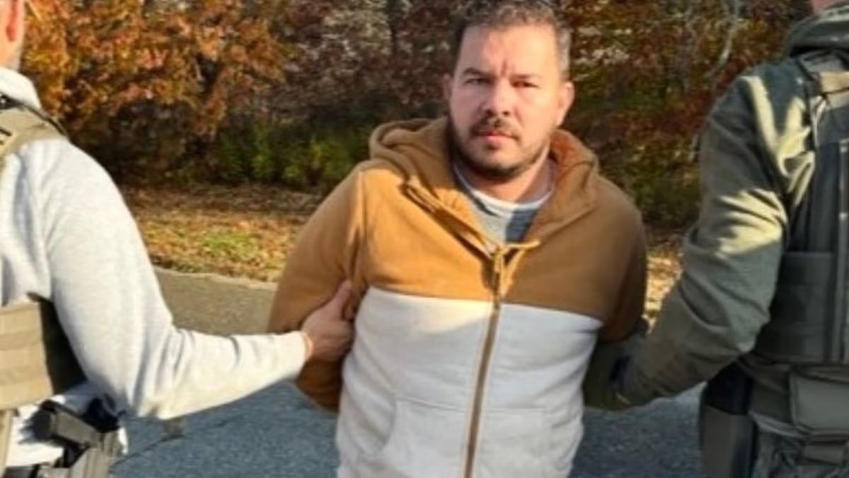 EndWokeness's tweet photo. Last month, double-homicide fugitive Hiago Ornela-Da Silva was arrested near Martha’s Vineyard.

This week, child rapist Cardoso Ferreira was arrested on Martha’s Vineyard.

Both are illegal aliens from Brazil. https://t.co/TLmWJc6QyS