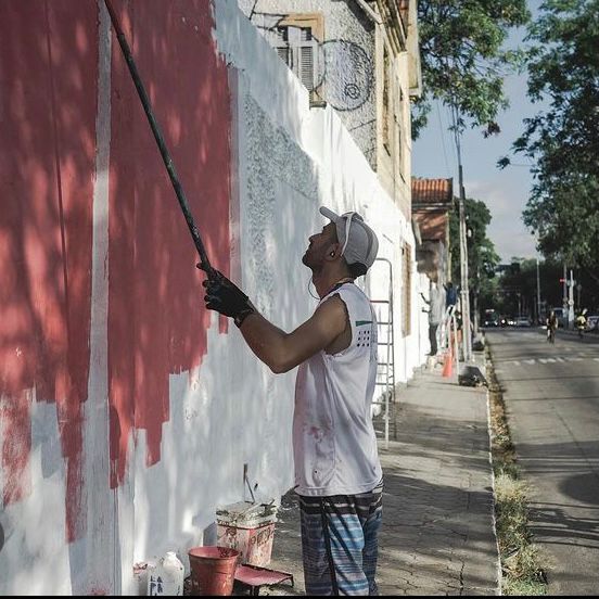 IICSanPaolo's tweet photo. O artista italiano Luca Ledda já está no Brasil!
Em Fortaleza, Ledda participa do Festival Concreto. As fotos mostraram Ledda pintando muros da cidade.
E em SP, Ledda fará uma tela para a nossa sede e ministrará um workshop no Arsenal da Esperança.
#iicsp https://t.co/nKxzaa2qiN