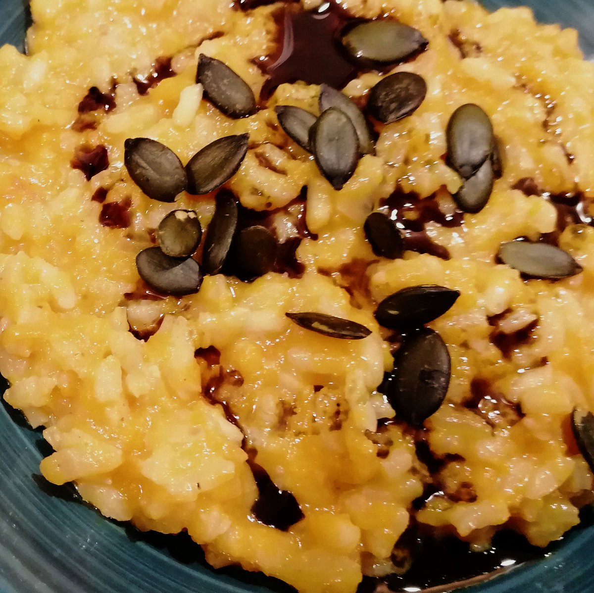 MikeKocht's tweet photo. #Risotto #Twooking wieder mit Motto "Italien trifft Steiermark"
#Kürbis als Gemüse (#Butternuss) #Kernöl und #Kerne für den "Crunch"
Diesmal besonders cremig. Salat dazu und basta!
https://t.co/QrPldi8p7U https://t.co/0nXGoWmars