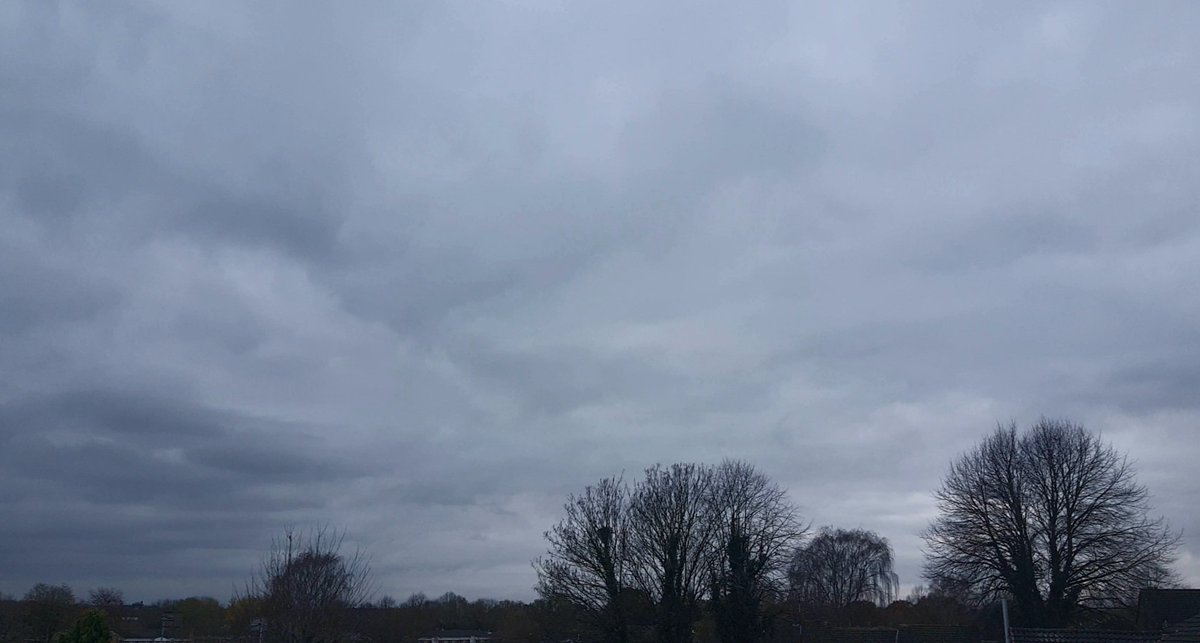 IHunt74's tweet photo. A Cloudy Sky....

....approaching the evening here, around 8 degrees celcius.

#sky #cloudy #Weather #nature #photo #NaturePhotography #photography #evening #trews #naturelover https://t.co/uZXkrzlbd5