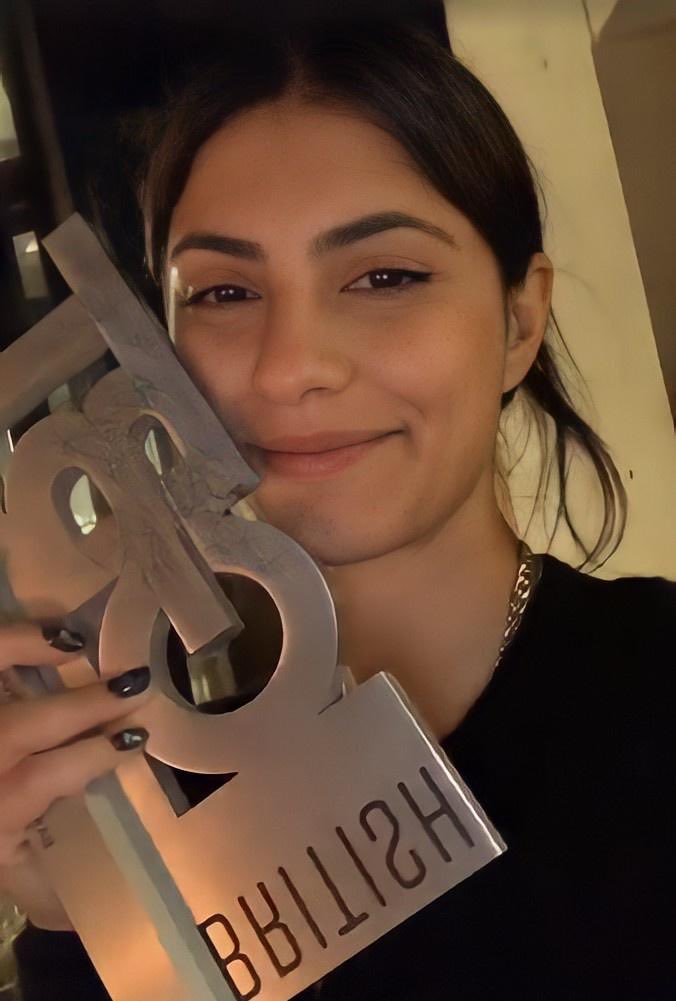 BarbaraLopzFans's tweet photo. Buenos días a Bárbara y su premio Británico ❤️ https://t.co/06aYcJaraR