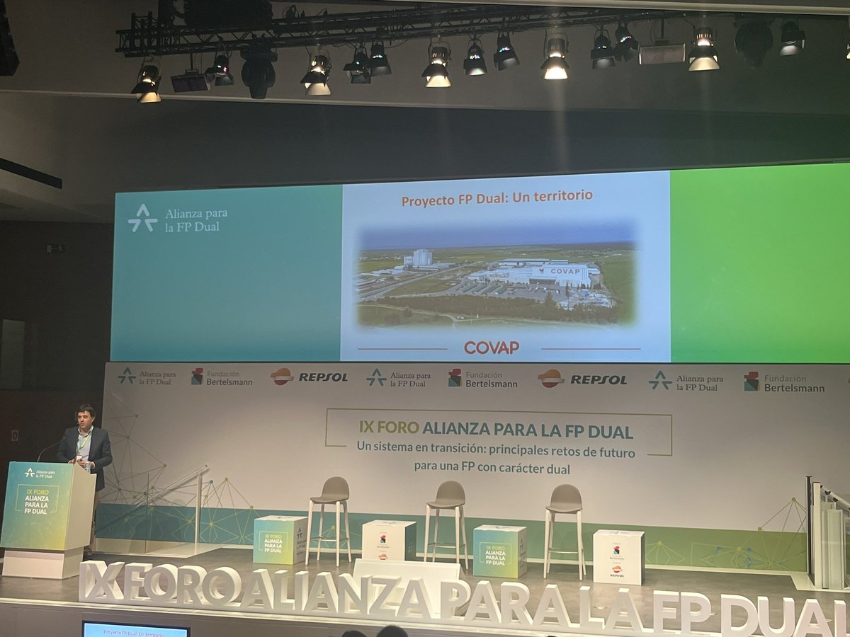 lunar_v's tweet photo. Mostrando el Modelo de #FPdual de @Covap en el IX Foro Alianza para la FP Dual #ForoFPdual en Madrid, de la mano de Antonio Herruzo, Coordinador de Gestión de Talento. Compartiendo mesa con grandes empresas como @Repsol y @GrupoCosentino. https://t.co/k2dL86UBaf