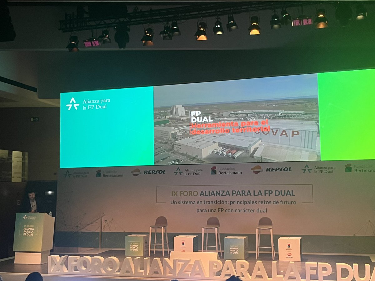 lunar_v's tweet photo. Mostrando el Modelo de #FPdual de @Covap en el IX Foro Alianza para la FP Dual #ForoFPdual en Madrid, de la mano de Antonio Herruzo, Coordinador de Gestión de Talento. Compartiendo mesa con grandes empresas como @Repsol y @GrupoCosentino. https://t.co/k2dL86UBaf