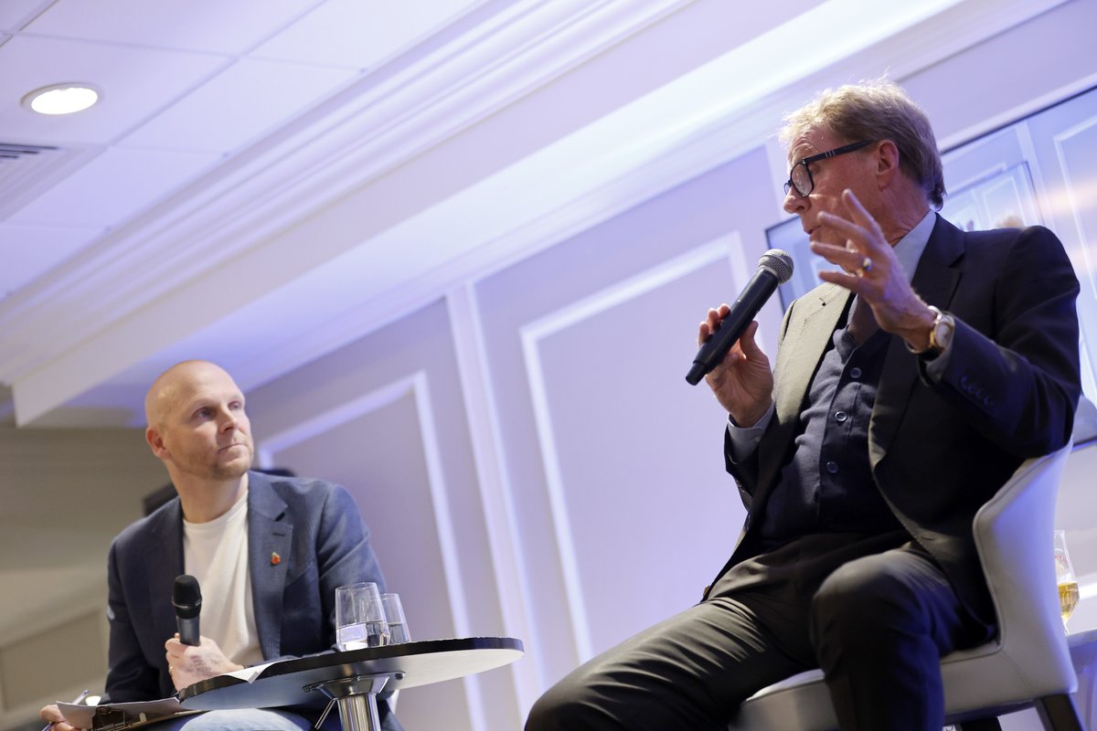 Well done @PremierEventsJH & @StockportCounty for putting on another fantastic event at Edgeley Park. Another sell out show with the brilliant @Redknapp All round nice fella & great raconteur. photos by @Mike_Petch #entertainment #Corporate #sport