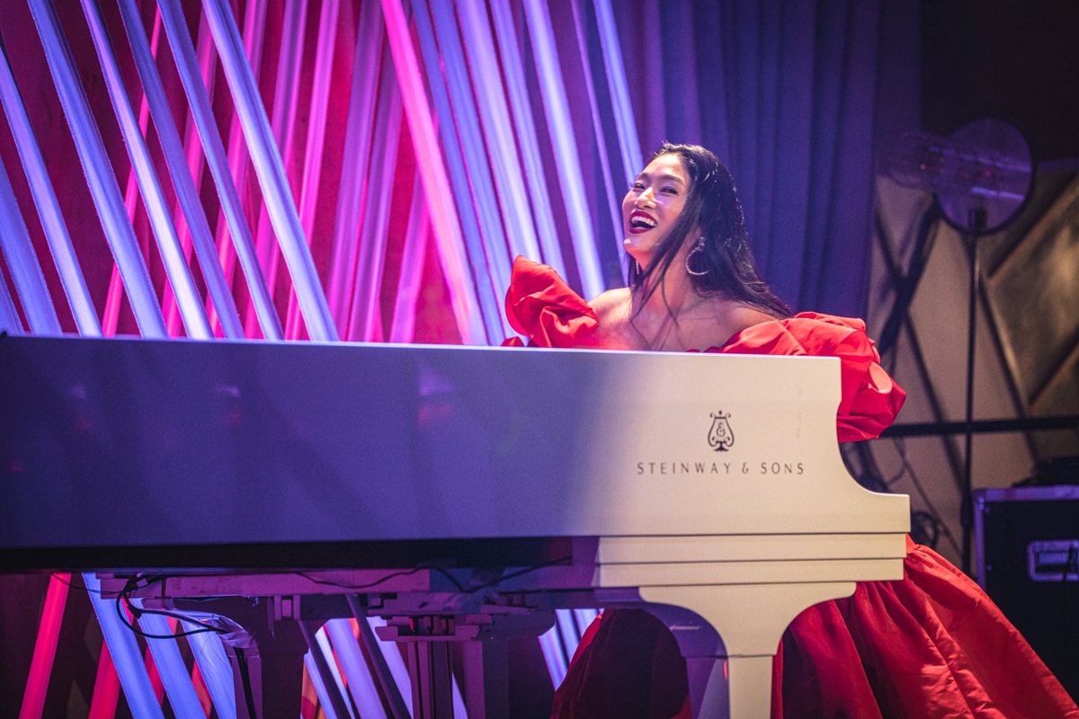 TravisWKeyes's tweet image. Chloe Flower is a visionary, an icon, an activist, a fashion influencer, and so much more. As an accomplished pianist, composer, and producer, Chloe is bridging the gap between classical and pop.  (Travis W Keyes Photography)