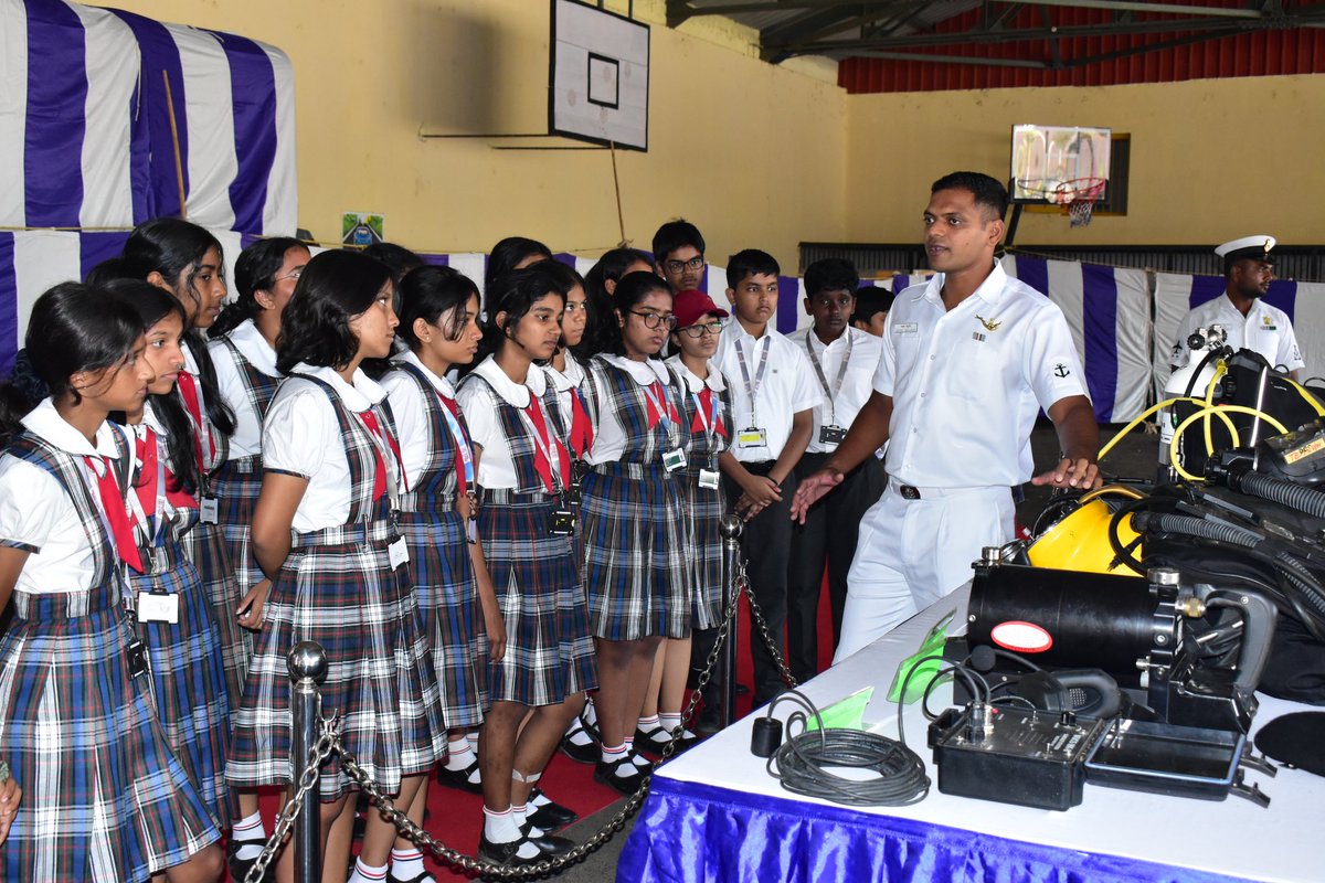 IN_NIAT's tweet photo. About 4000, highly energetic and enthusiastic students from 43 different schools of Kochi Visited #NIAT on 20-21 Nov 23. The Quest for knowledge and pride for Navy was evident in children during walk around of exhibition setup at NIAT. #Navyweek2023 #Navyday #Indiannavy https://t.co/MoxyZENvzP