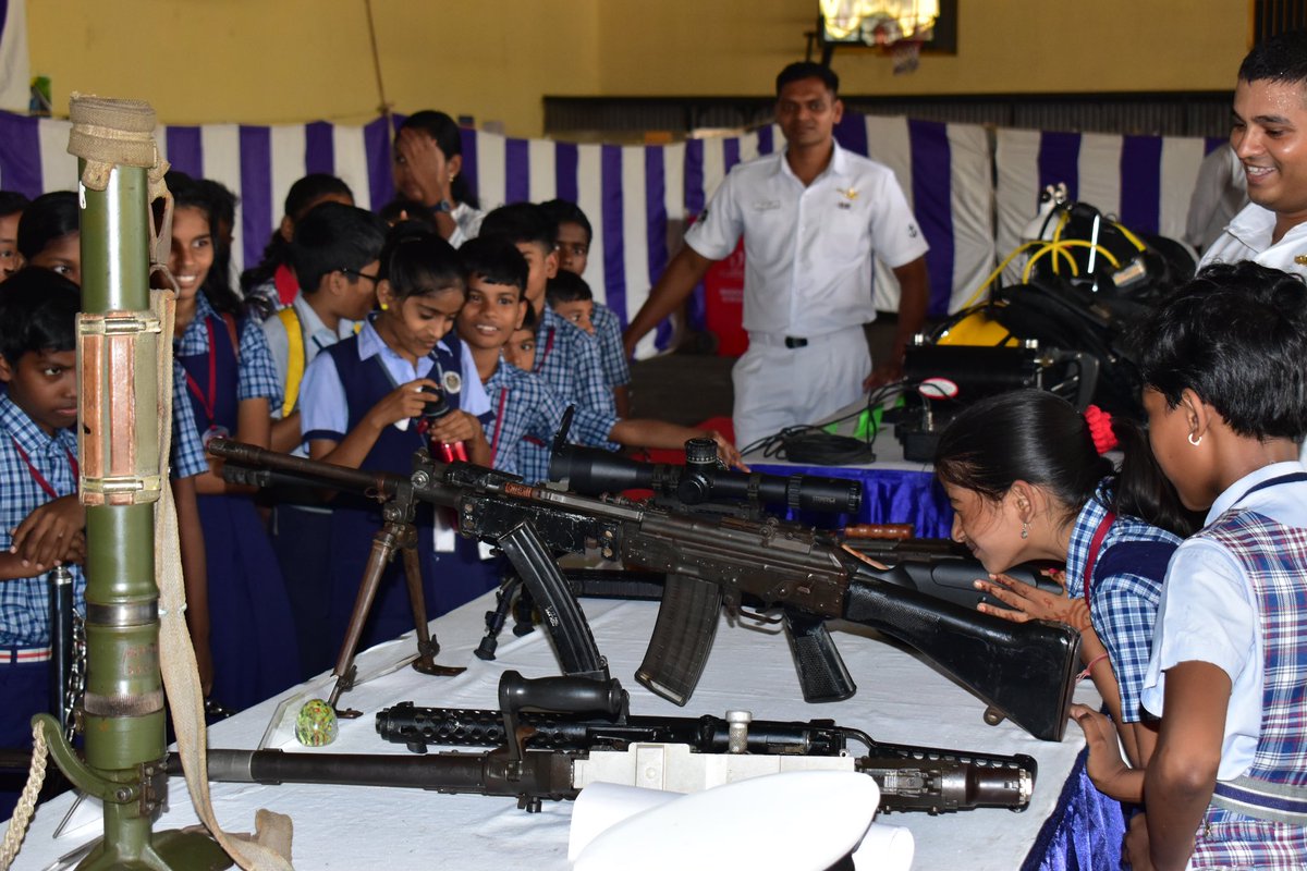 IN_NIAT's tweet photo. About 4000, highly energetic and enthusiastic students from 43 different schools of Kochi Visited #NIAT on 20-21 Nov 23. The Quest for knowledge and pride for Navy was evident in children during walk around of exhibition setup at NIAT. #Navyweek2023 #Navyday #Indiannavy https://t.co/MoxyZENvzP