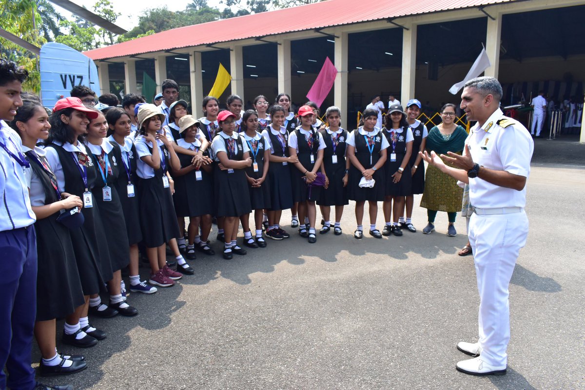 IN_NIAT's tweet photo. About 4000, highly energetic and enthusiastic students from 43 different schools of Kochi Visited #NIAT on 20-21 Nov 23. The Quest for knowledge and pride for Navy was evident in children during walk around of exhibition setup at NIAT. #Navyweek2023 #Navyday #Indiannavy https://t.co/MoxyZENvzP