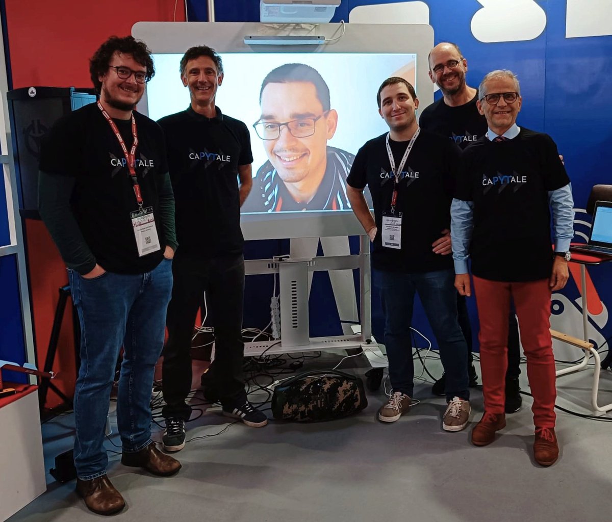 CapytaleFr's tweet photo. L'équipe #Capytale y était bien présente ! #educatech https://t.co/XvQ2T8Jau5