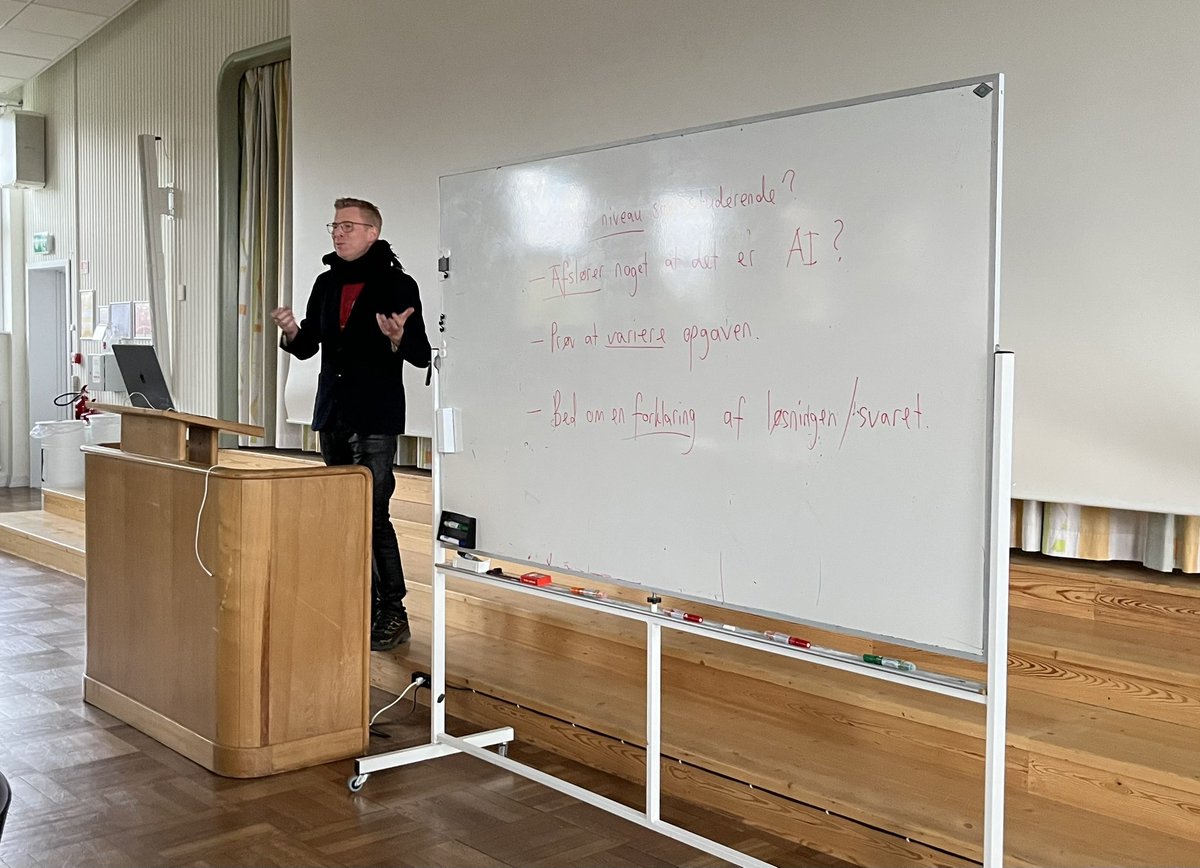 ChatGPT og AI ændrer læringsrummet. Oplæg om muligheder, udfordringer og opmærksomheder v. Professor Thomas Bolander for undervisere på alle udd.institutioner i Vordingborg Kommune. <a href="/PHabsalon/">Professionshøjskolen Absalon</a> er vært