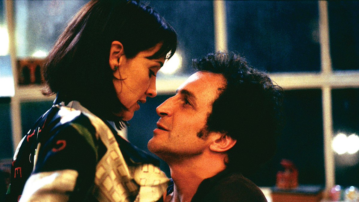 En "Vivir mata", Diego y Silvia descubren en medio del caos que, paradójicamente, la mentira puede ser el camino hacia un amor auténtico.