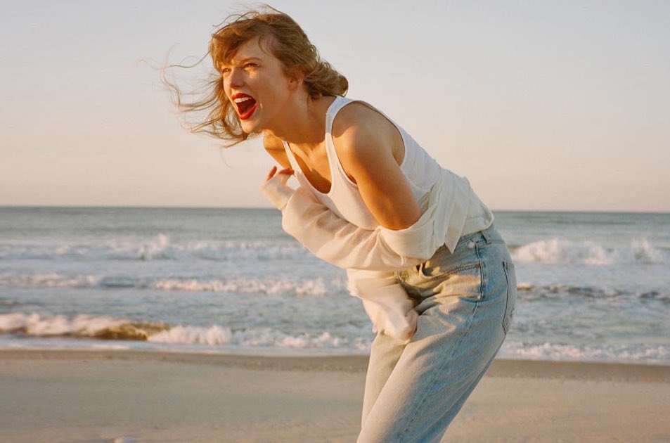PopBase's tweet photo. Taylor Swift becomes the first act in history to rank as Billboard’s #1 Year-End artist in three different decades. https://t.co/tPj2oGAtlw