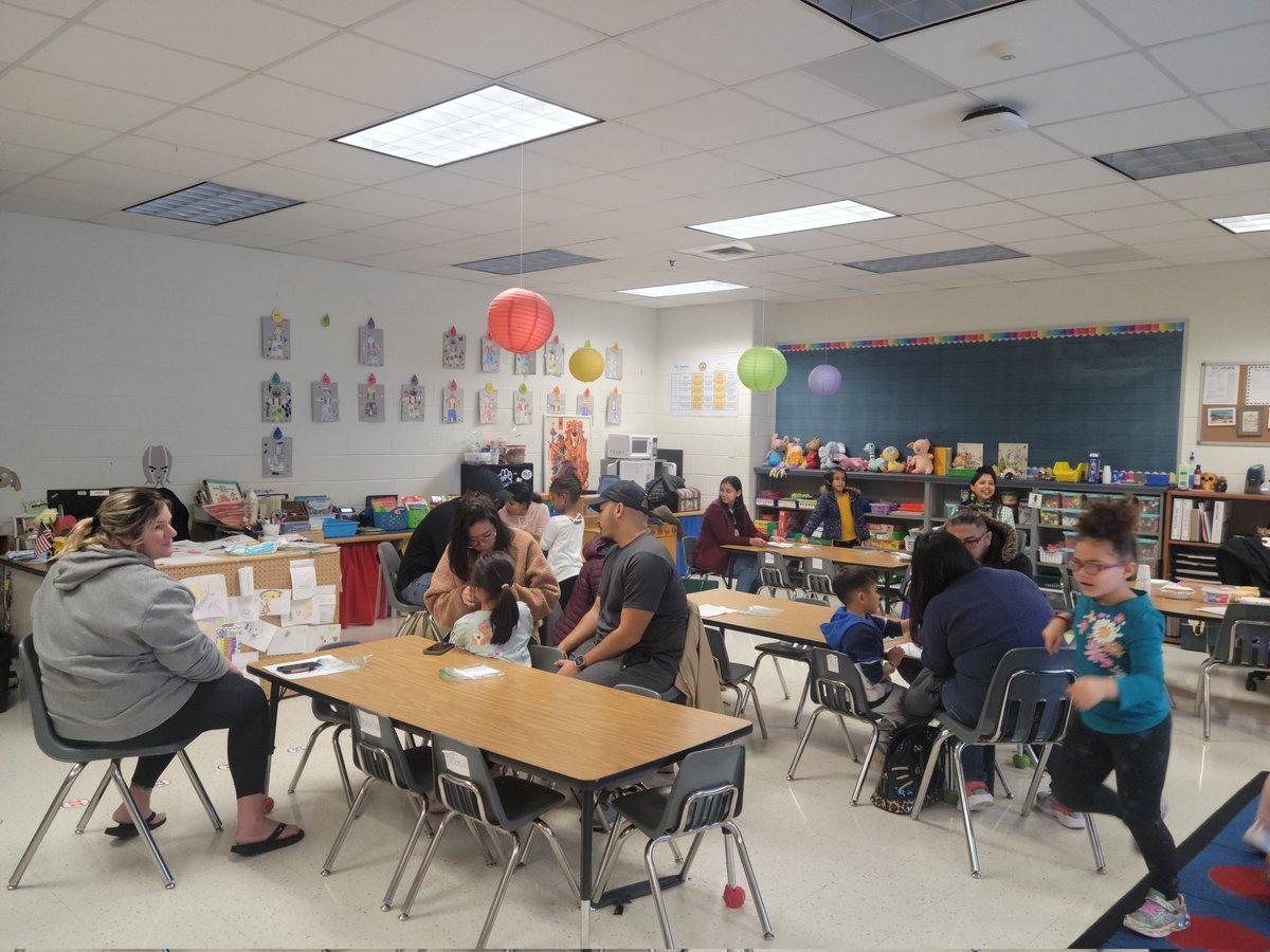 RLC Kinders host their families for a Craftivity! Happy Thanksgiving!