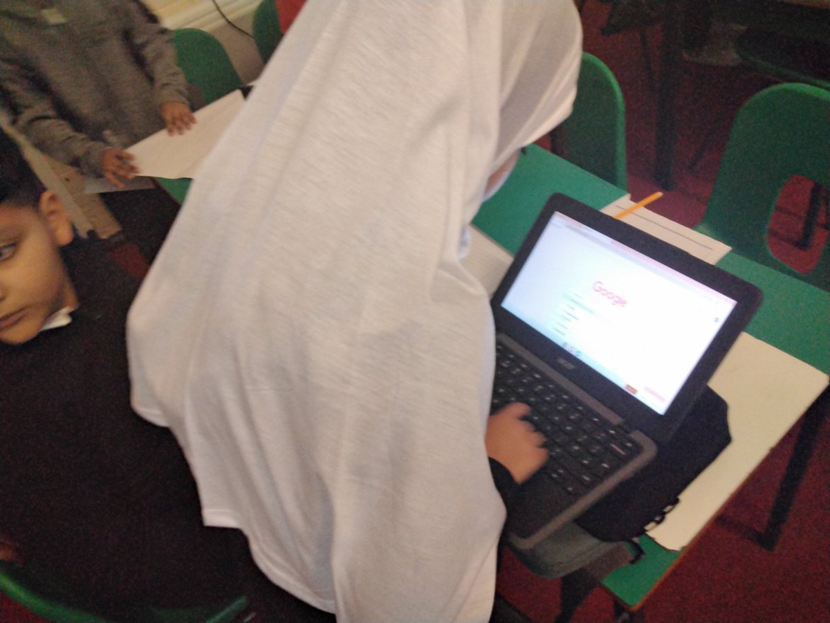 LeighPrimarySLT's tweet photo. Year 5 have been working together to research the solar system and present their work to the class #science #oracy #researchers #presenters #teamwork https://t.co/OisXRVPwMm