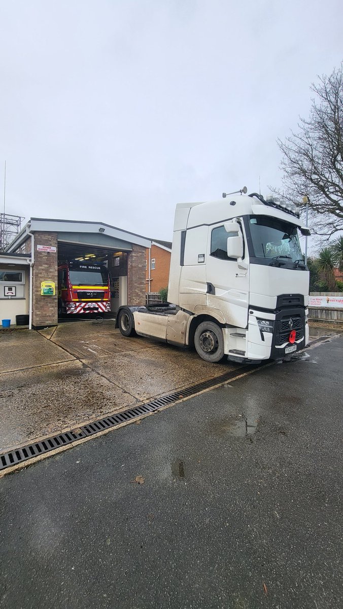 North Somercotes fire station raised a total of £729.50 from a car wash and quiz last Sunday! Thanks to all those who donated prizes, competed in the quiz and brought cars for us to clean, even the big truck 😮 Stand by ladder crew!
<a href="/LincsFireRescue/">Lincolnshire Fire and Rescue</a> <a href="/CFO_LincsFire/">mark baxter</a> <a href="/karlfoxall/">Karl Foxall</a>