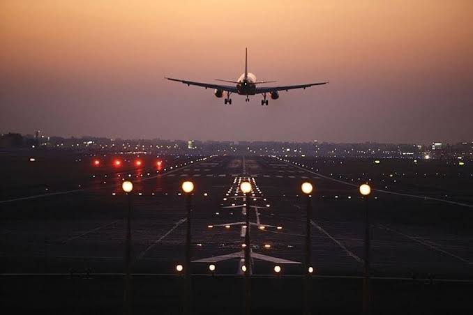 GetUpdates__'s tweet photo. 🚨 Domestic Air Traffic in India touch a record high on Nov 20, carried 4,59,526 passengers. https://t.co/GHIkLcrZb2