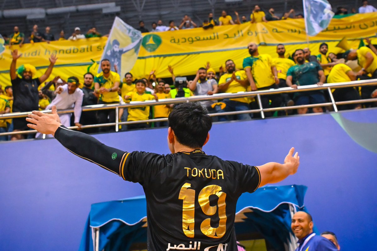 hawk4621's tweet photo. Important win with amazing fans 🔰 https://t.co/gCdvpoqEbH