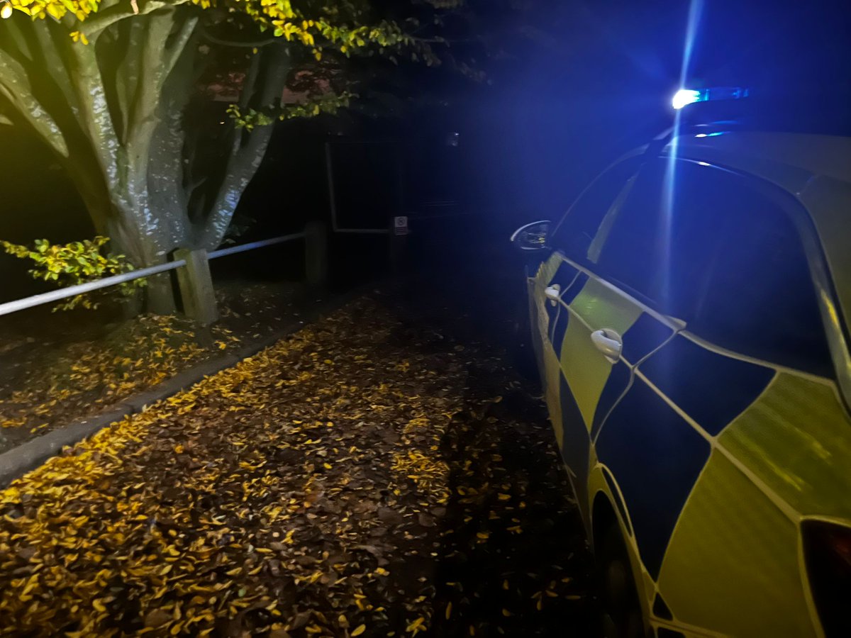 After a period of annual leave #PCSOSmith is back out and about being #VisibleInTheCommunity 🚨 Patrols throughout #Bredon this evening at key locations alongside residential areas! 👮‍♂️ #PershoreSNT #CommunityPolicing #RuralPolicing