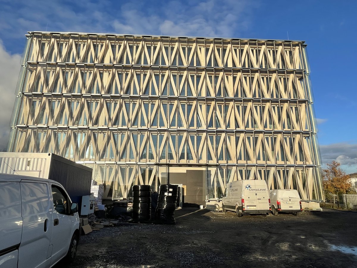 vbw_online's tweet photo. Ein herzliches Dankeschön an Geschäftsführer Dominik Buchta und sein Team von der Stadtsiedlung Heilbronn für einen informativen und interessanten Austausch sowie die Besichtigung der Innovationsfabrik 2.0 und des Quartiers Hochgelegen in Heilbronn. Tolle Projekte. https://t.co/TxBOT8CsER