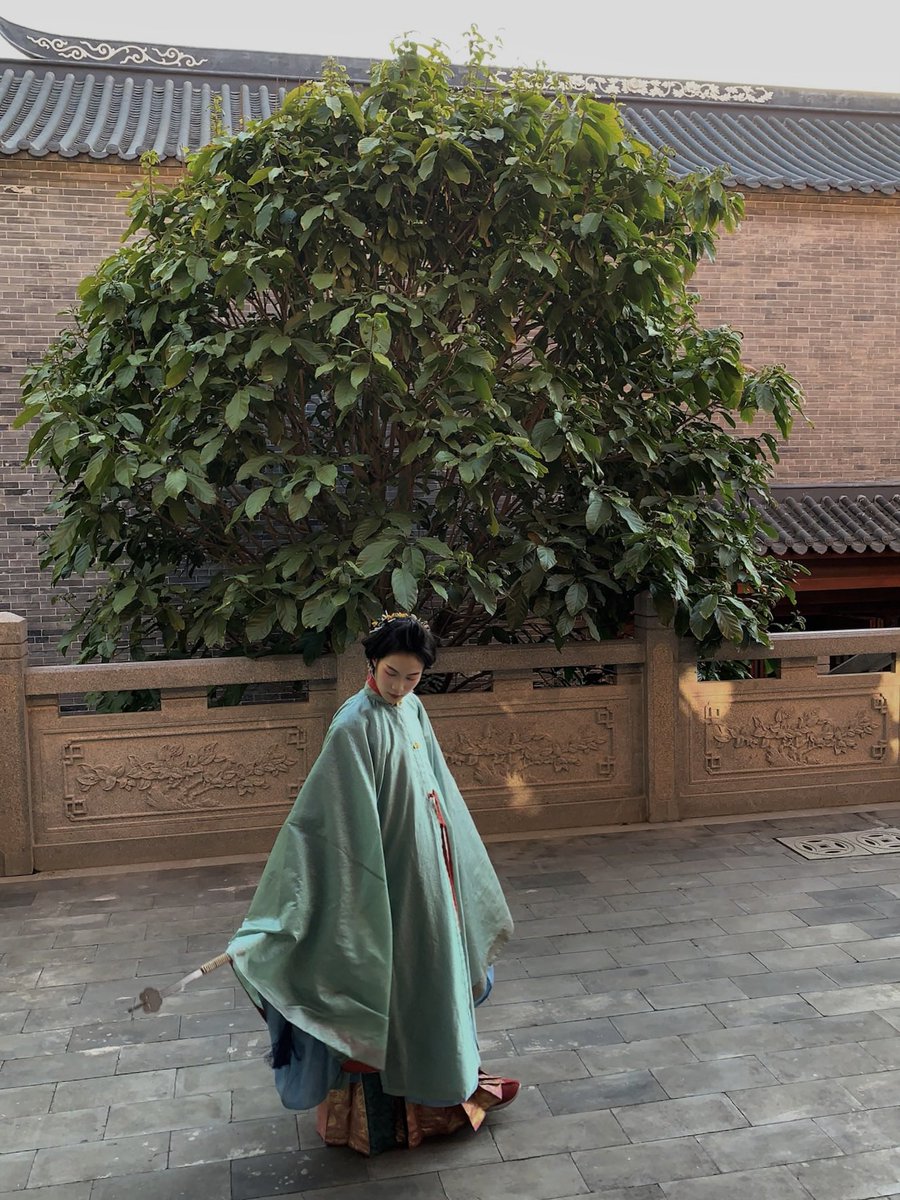 Chengcheng20ch's tweet photo. 秋已尽新冬初
Chinese traditional costumes of Han nationality https://t.co/dhtfVfvPOs