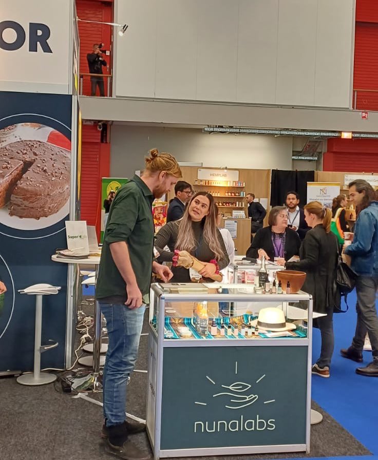 rikoltoLA's tweet photo. 🤝El proyecto facilita la apertura de nuevos mercados en Europa en beneficio de empresas y organizaciones en los rubros de aguacate, café, cacao, guanábana, guayusa, banano, plátano y quinua.
CREA es ejecutado por #Rikolto y @ANFAB_Ec @espol @cospeonlus y #KULeuven. https://t.co/BfO14t2n3z