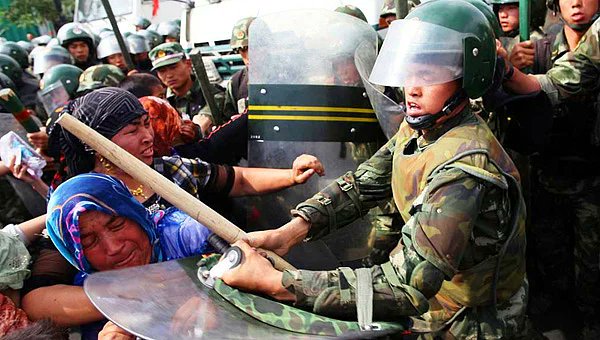 "Ey, Türkistan, şanlı ülke, güzel anayurt!
Bir gün gelir kaldırırız yine bayrağı;
İçimizden elbet çıkar yeni bir Bozkurt,
Yabancıdan geri alır kutlu toprağı."

- Atsız