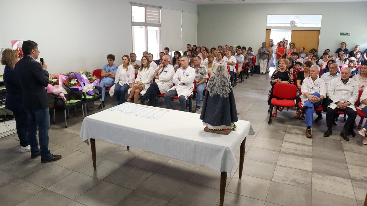 gustavoposse's tweet photo. En el #DíaDeLaEnfermería, distinguimos en una ceremonia llena de emoción, a aquellos que durante años dedicaron su vida al cuidado y la atención de quienes más necesitan.

El mayor de mis reconocimientos por la tan noble tarea de cuidar al otro con amor, coraje y compasión.

#Enfermeros #Enfermeras #SanIsidro