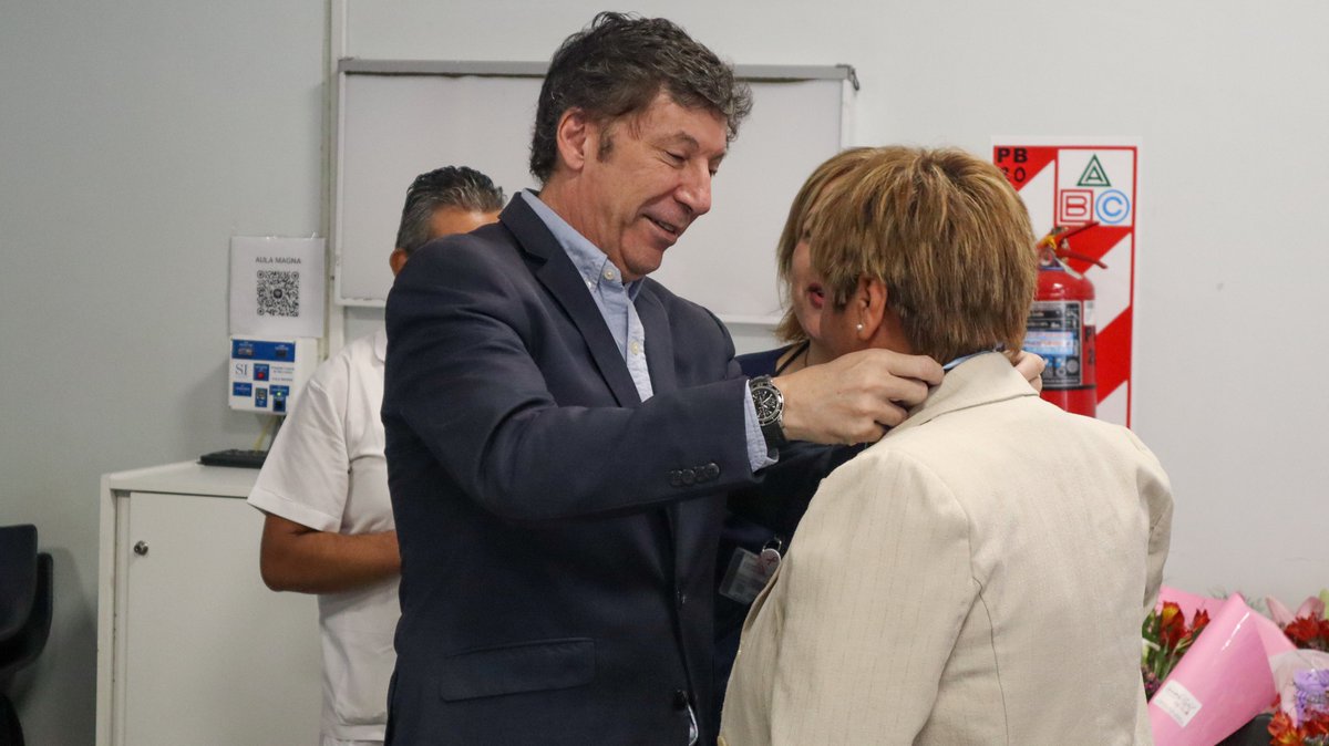 gustavoposse's tweet photo. En el #DíaDeLaEnfermería, distinguimos en una ceremonia llena de emoción, a aquellos que durante años dedicaron su vida al cuidado y la atención de quienes más necesitan.

El mayor de mis reconocimientos por la tan noble tarea de cuidar al otro con amor, coraje y compasión.

#Enfermeros #Enfermeras #SanIsidro