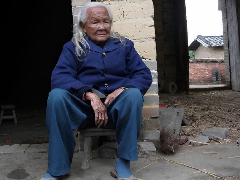 fasc1nate's tweet photo. In 2012, Li Xiufeng, a 95-year-old Chinese woman, was declared dead after several attempts to wake her failed. 

Two days after being pronounced dead, she was laid in her coffin, and the coffin was left open in her house for friends and family to pay their final respects. 

As part of the ceremony, all her belongings were also burnt.  

The proposed date for the burial was set two weeks after her death; however, a day before the burial, her relatives were terrified to discover that her body was no longer in the coffin. 

They searched and found her cooking in the kitchen.  When she was discovered, she said: 

“I slept for a long time. After waking up, I felt so hungry and wanted to cook something to eat. I pushed the lid for a long time to climb out."