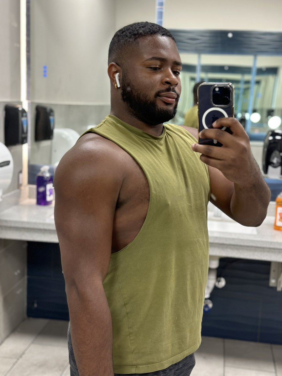 JaeDawson_'s tweet photo. I still hate the gym but I love taking pics https://t.co/G7OUSAZQn8