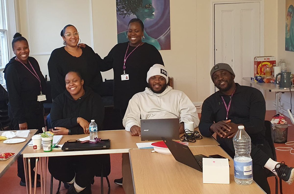 YJLCUK's tweet photo. Great day 1 of youth justice training on all things children at the police station for the ENGAGE programme ✔️ thanks to our brilliant trainer @MelStooks 

Amazing group of youth workers who are working as part of the the ENGAGE police custody-based intervention to provide support to children who have been arrested for violent offences and access and connection to education, training and employment @NHSEngland @metpoliceuk @CroydonCouncil @BromleyCouncil @SuttonCouncil @LDN_VRU