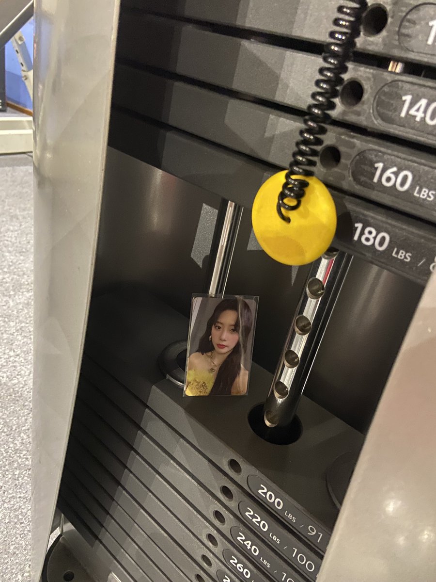 blondeminji's tweet photo. lift or she dies https://t.co/KUUFsZGJU4