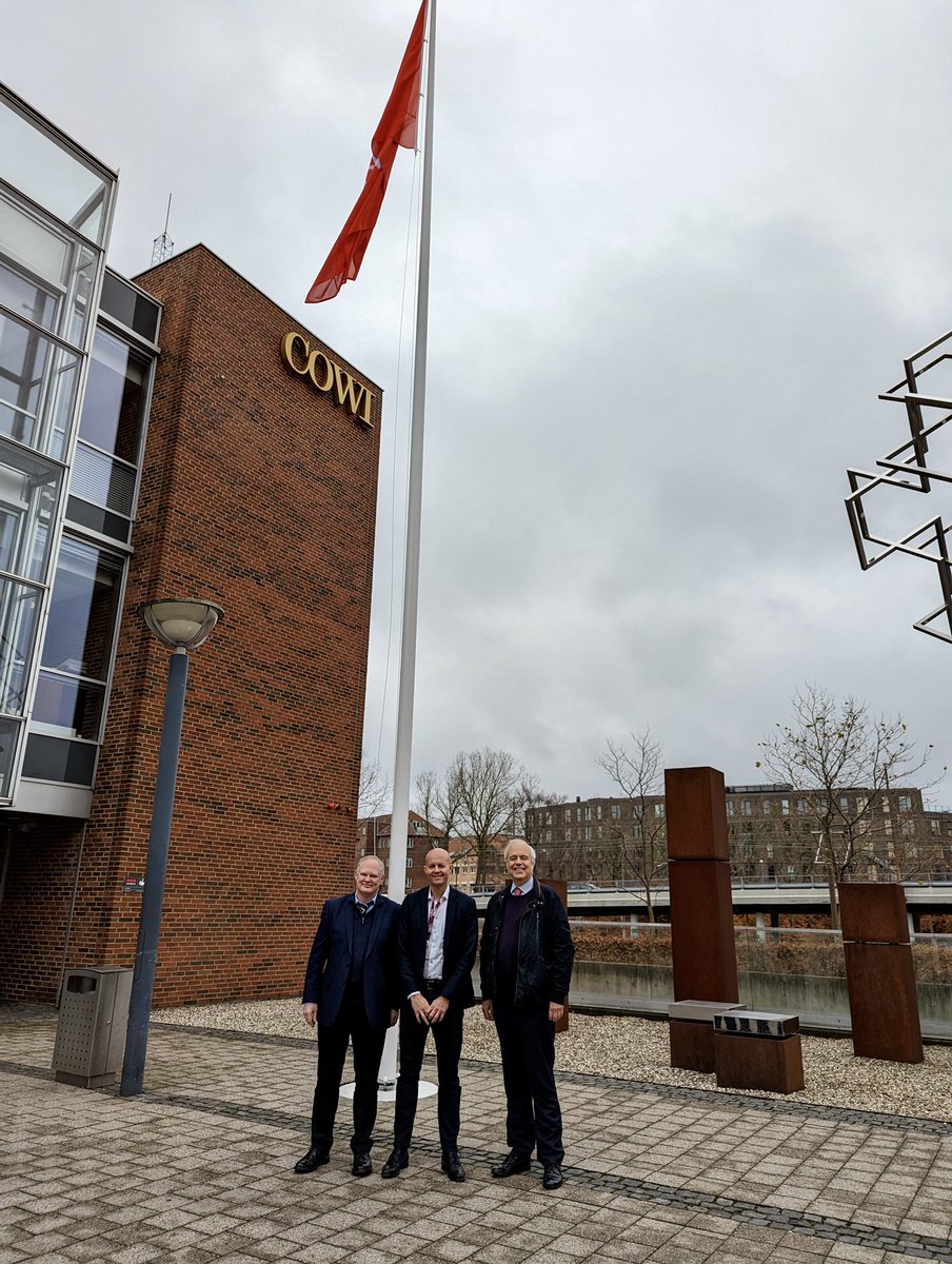 KenExTram's tweet photo. Gordon & Simon with Soren Husted vice president ‘railways and metro’ of COWI at their offices (Lyngby - Denmark)
#COWI #metro #lightrail #Spårvägsforum https://t.co/blDkWy1Qvk